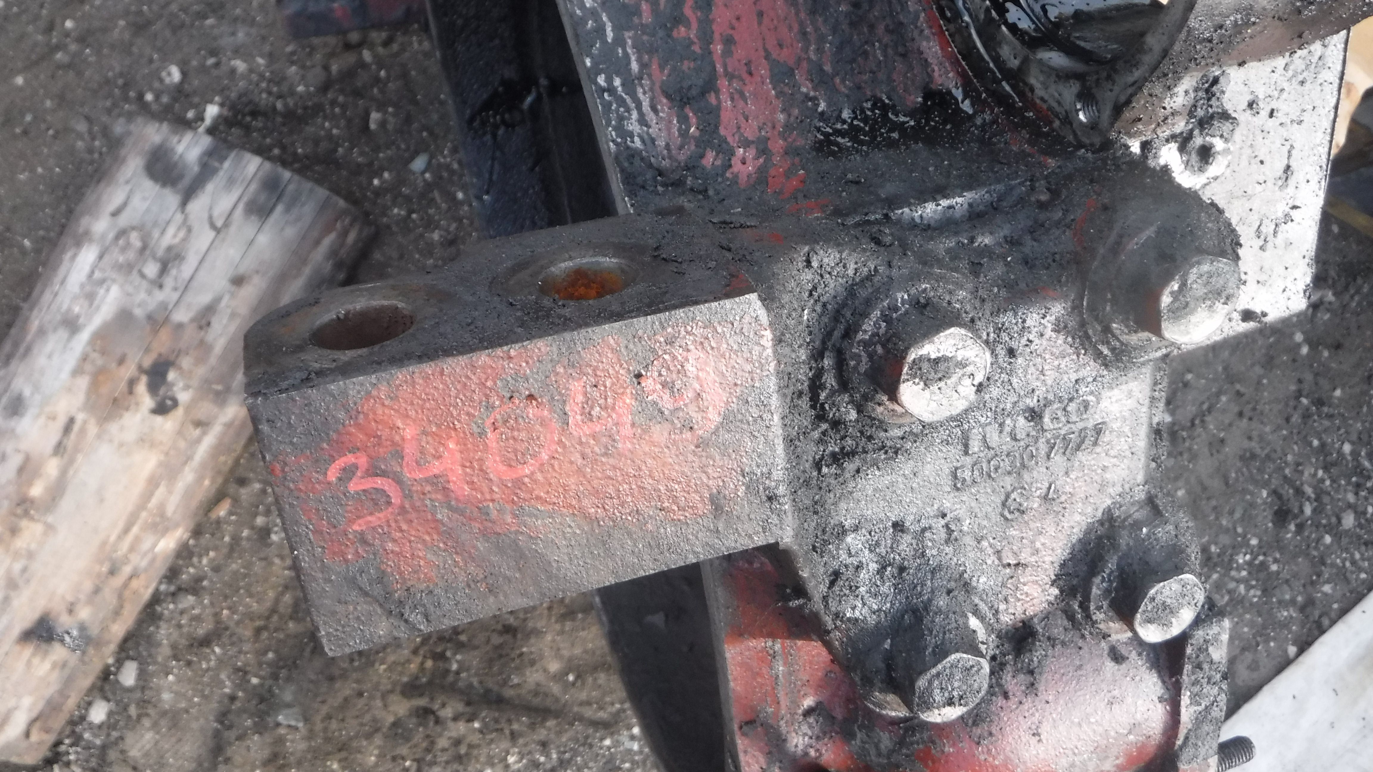 Кронштейн задний правый двигателя 500307727 курсор 8 IVECO
